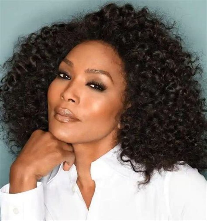 Angela Bassett Bio, age,Height, Instagram, Net Worth and More