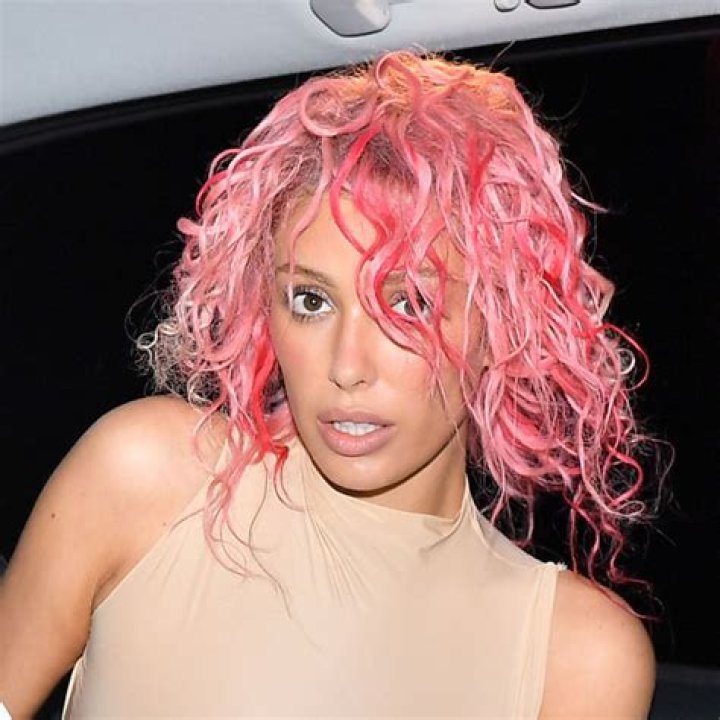 Bianca Censori Long Hair: Unveiling The Beauty Secret