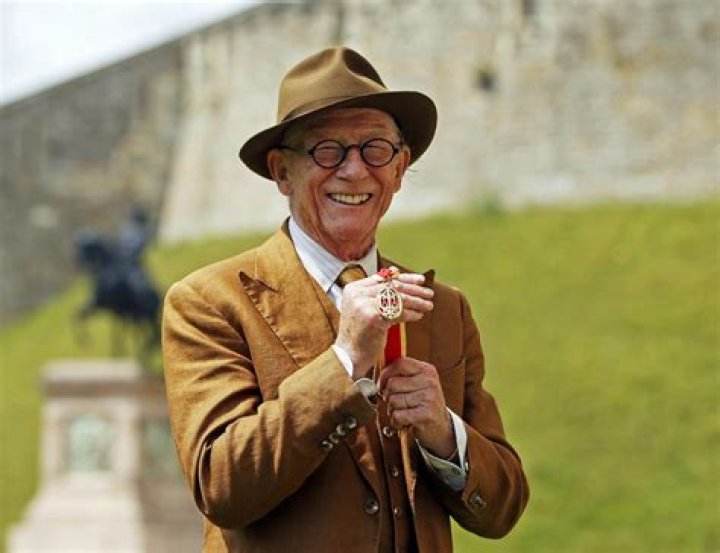 Is John Hurt Related To William Hurt? Elephant Man Actor Is Believed To Be William’s Brother