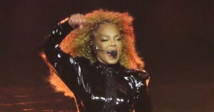 Janet Jackson moves hands over backup dancer's crotch at concert