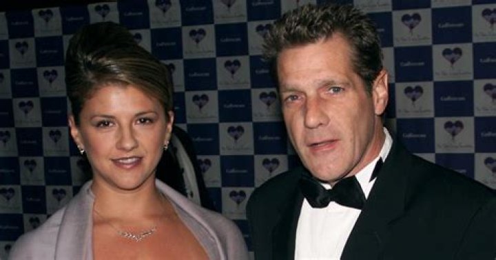 Late Eagles Guitarist Glenn Frey Left All of His Fortune to His Wife of 26 Years |