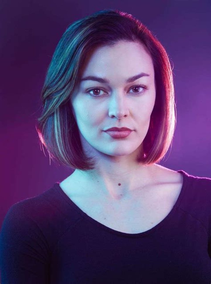 Melanie Stone Biography | MoxBlog