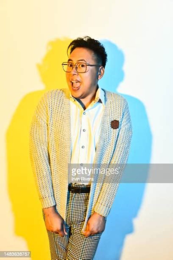 Nico Santos ·