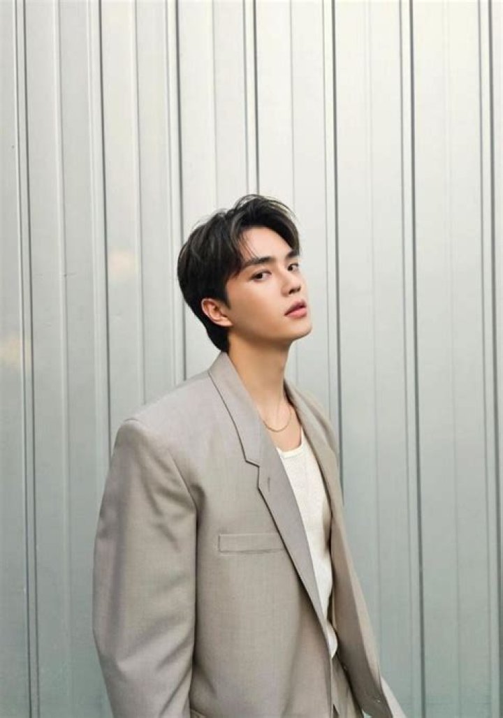 Song Kang - Biography, Age, Wiki, Facts and Family ·