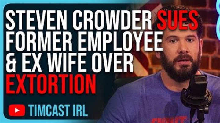 Steven Crowder: Wife, net worth, tattoos, smoking & body facts