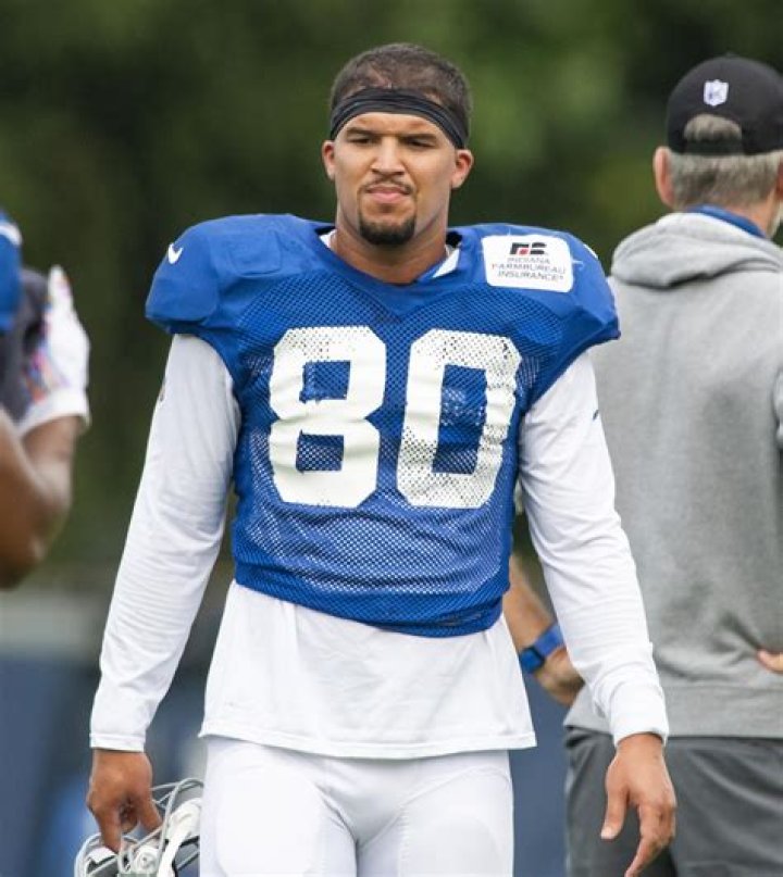 Trey Burton ·