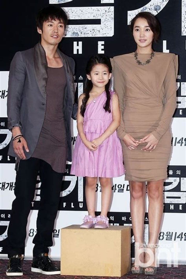 Uncover The Enchanting World Of Kim Yeo-jin, Wife Of Jang Hyuk