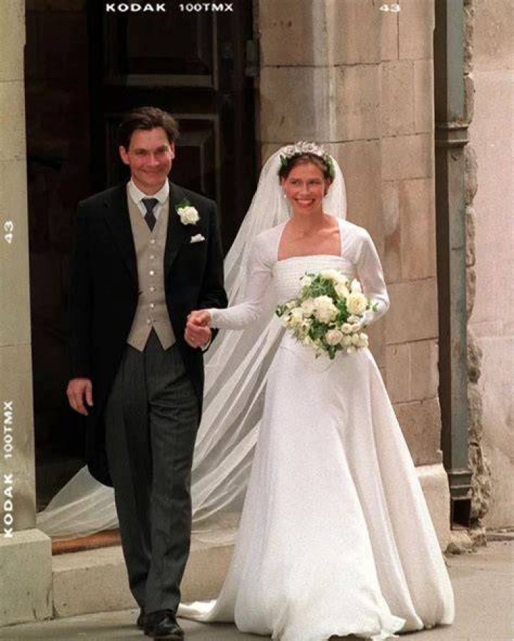 Unveil The Timeless Elegance Of Kate Hudson's 2000 Wedding Dress