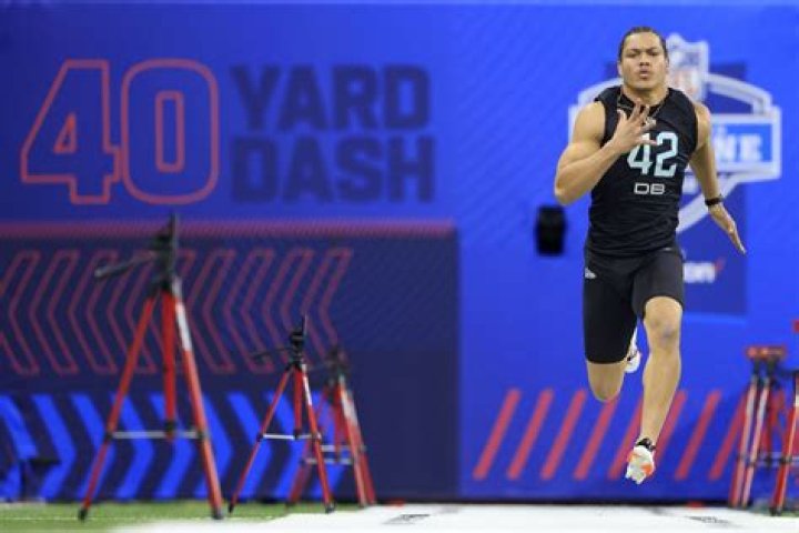 What's the average 40-yard dash time for each NFL position? Looking at the Combine's famed workout