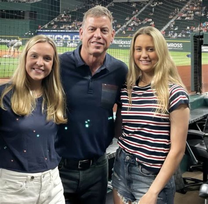 Who are Troy Aikman’s daughters? Where does Troy Aikman’s daughters go to college? ·