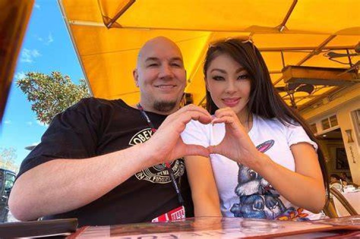 Who is Jeffrey Vandergrift wife, Natasha Yi