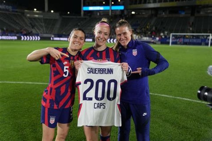 ZestDash | Alyssa Naeher Spouse And Gay Rumors